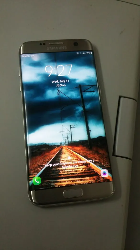 Samsung Galaxy S7 edge - photo 1